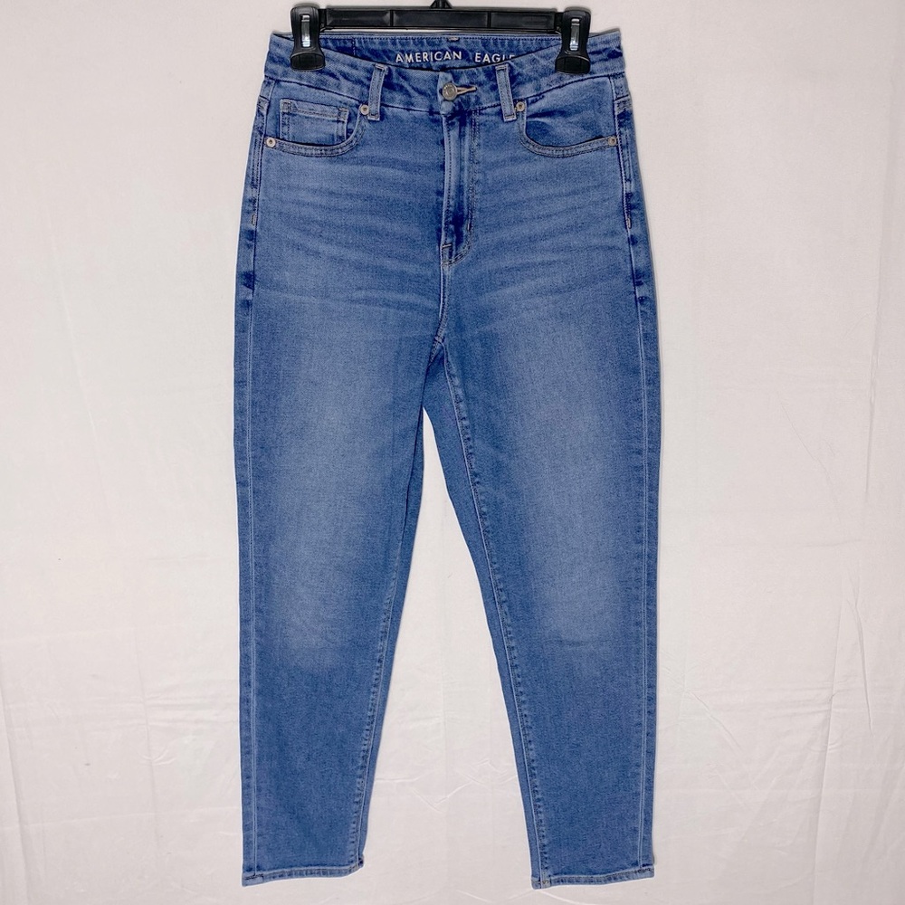 American Eagle High Rise Med Wash Curvy Mom Jeans 2